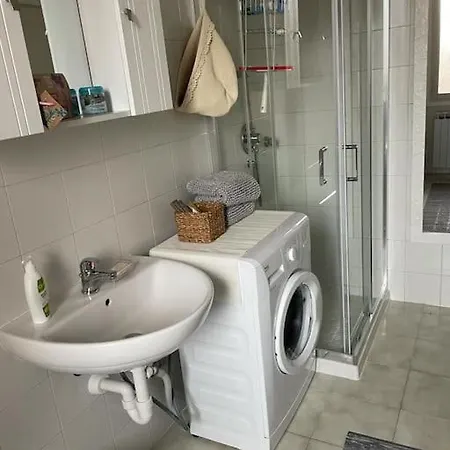 House, Vista Lago: 100 Mt Dal Apartamento Como