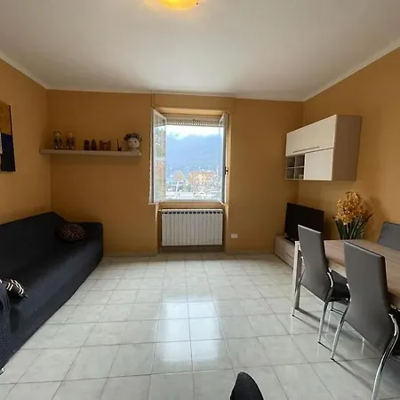 Apartment House, Vista Lago: 100 Mt Dal *